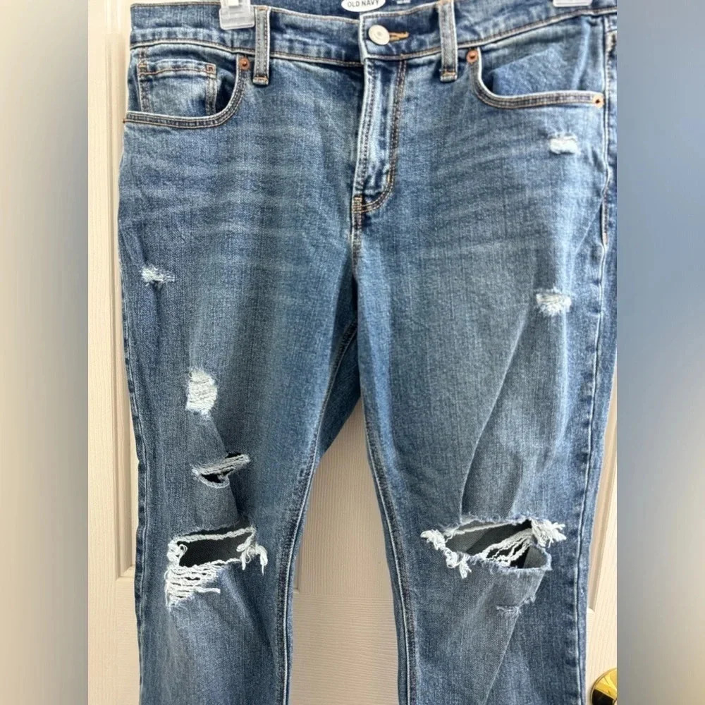 Old Navy Mid-Rise Petite Boyfriend Jeans - Picture 2 of 7